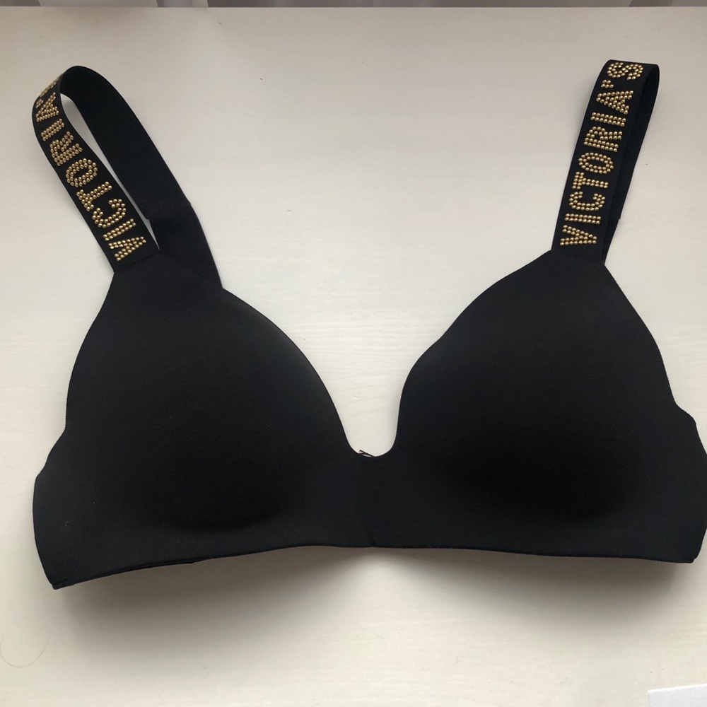 Victoria’s Secret T-shirt wireless bra.
